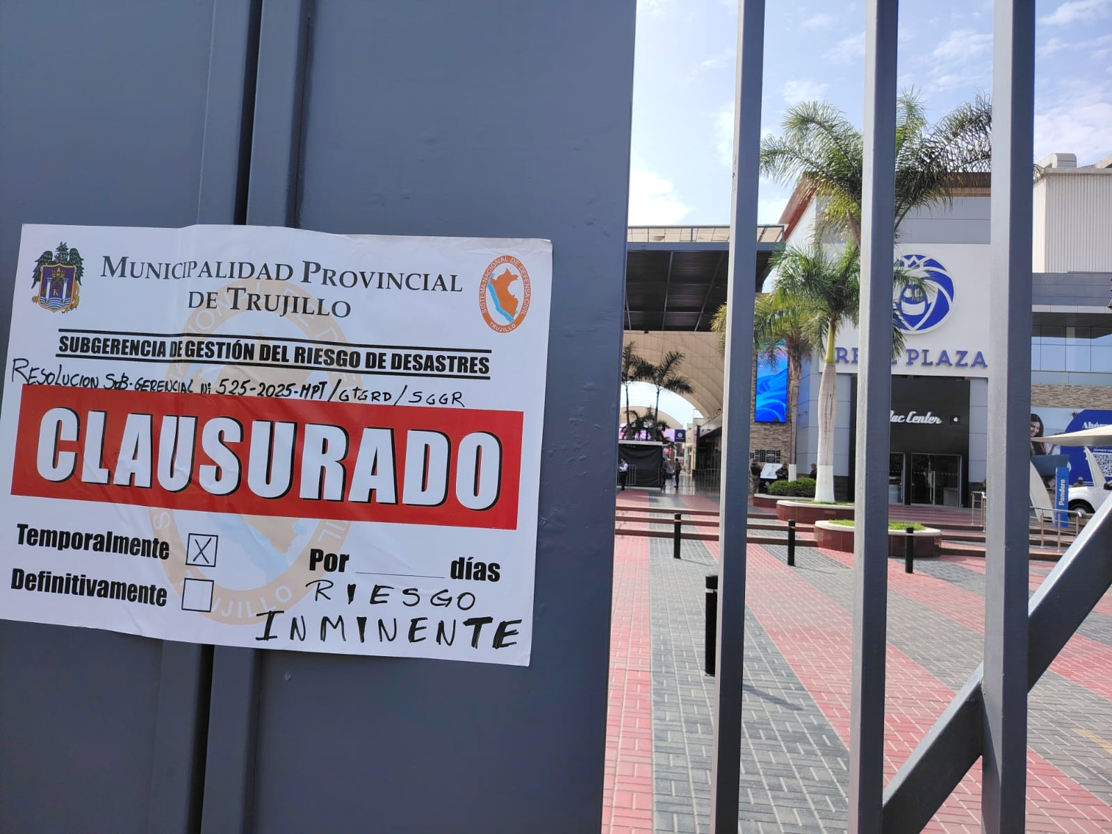 Análisis del Colapso del Techo en el Patio de Comidas de un Centro Comercial desde la Perspectiva de un Revisor Urbano